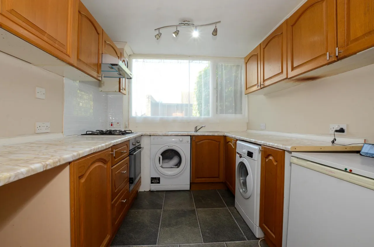 Mayfield Close, Uxbridge, UB10, photo 4