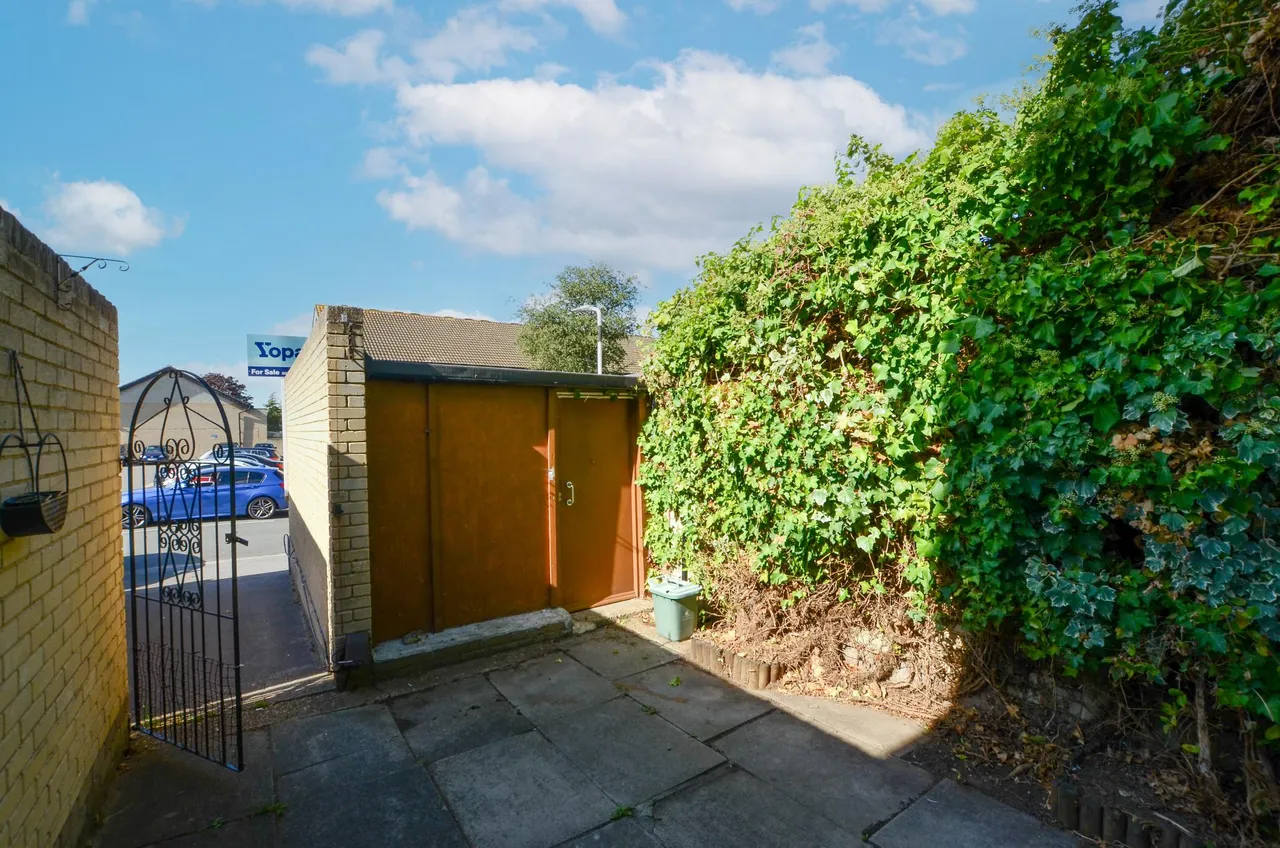 Mayfield Close, Uxbridge, UB10, photo 6
