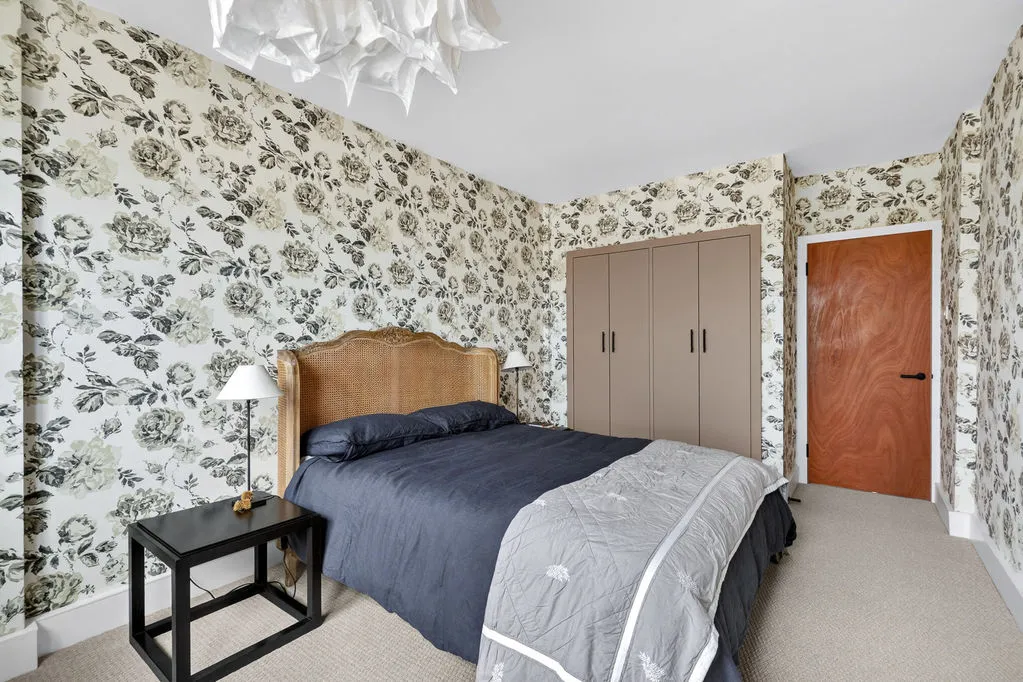 Wellington Close, Walton-On-Thames KT12 1BG, photo 8