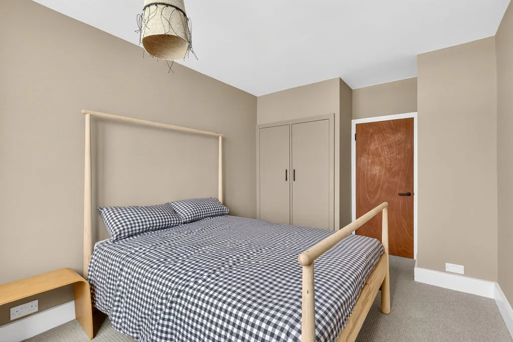 Wellington Close, Walton-On-Thames KT12 1BG, photo 10