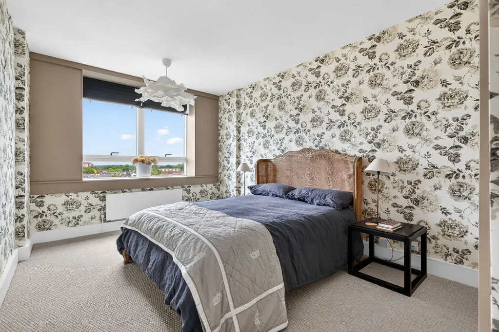 Wellington Close, Walton-On-Thames KT12 1BG, photo 9