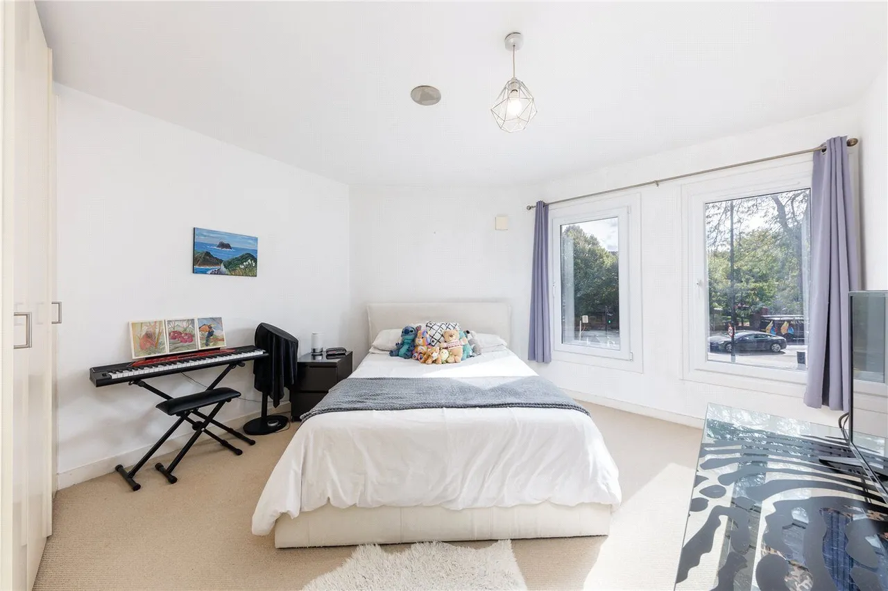 Upper Richmond Road, London, SW15, photo 6