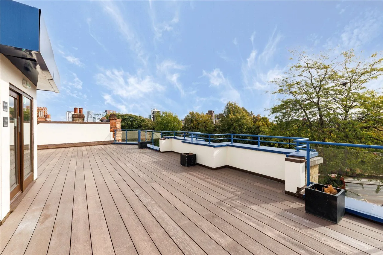 Upper Richmond Road, London, SW15, photo 3