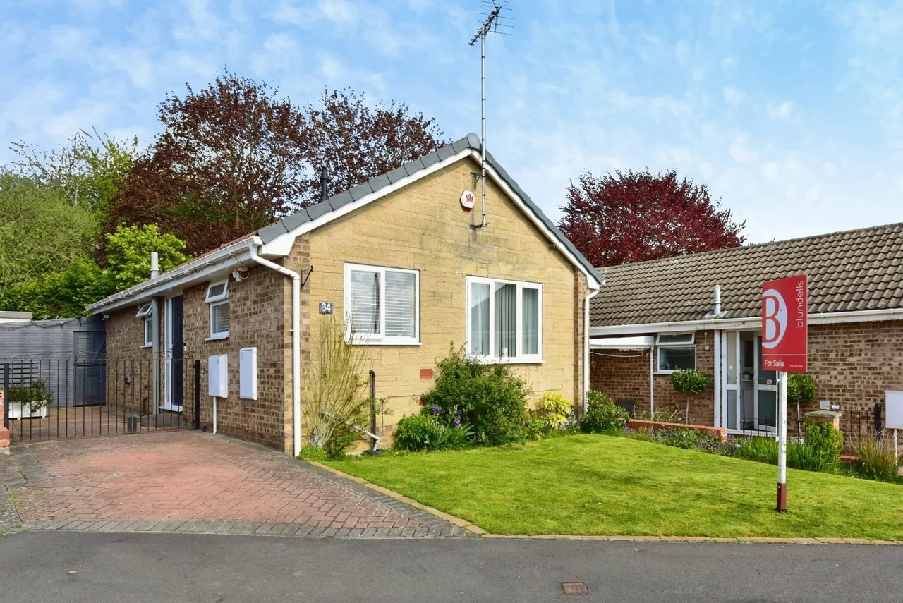 2 bed house for sale — Hawthorn Avenue, Waterthorpe, Sheffield, S20