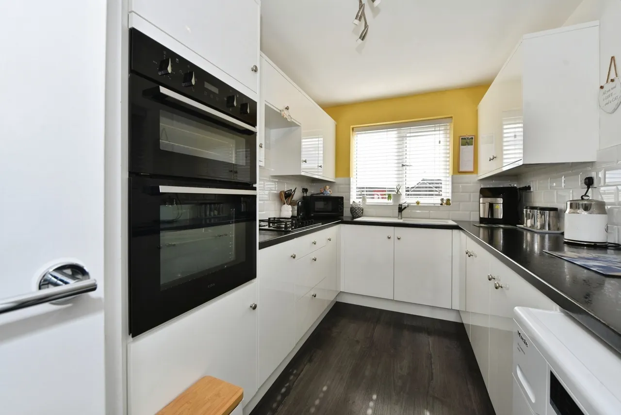Hawthorn Avenue, Waterthorpe, Sheffield, S20, photo 2