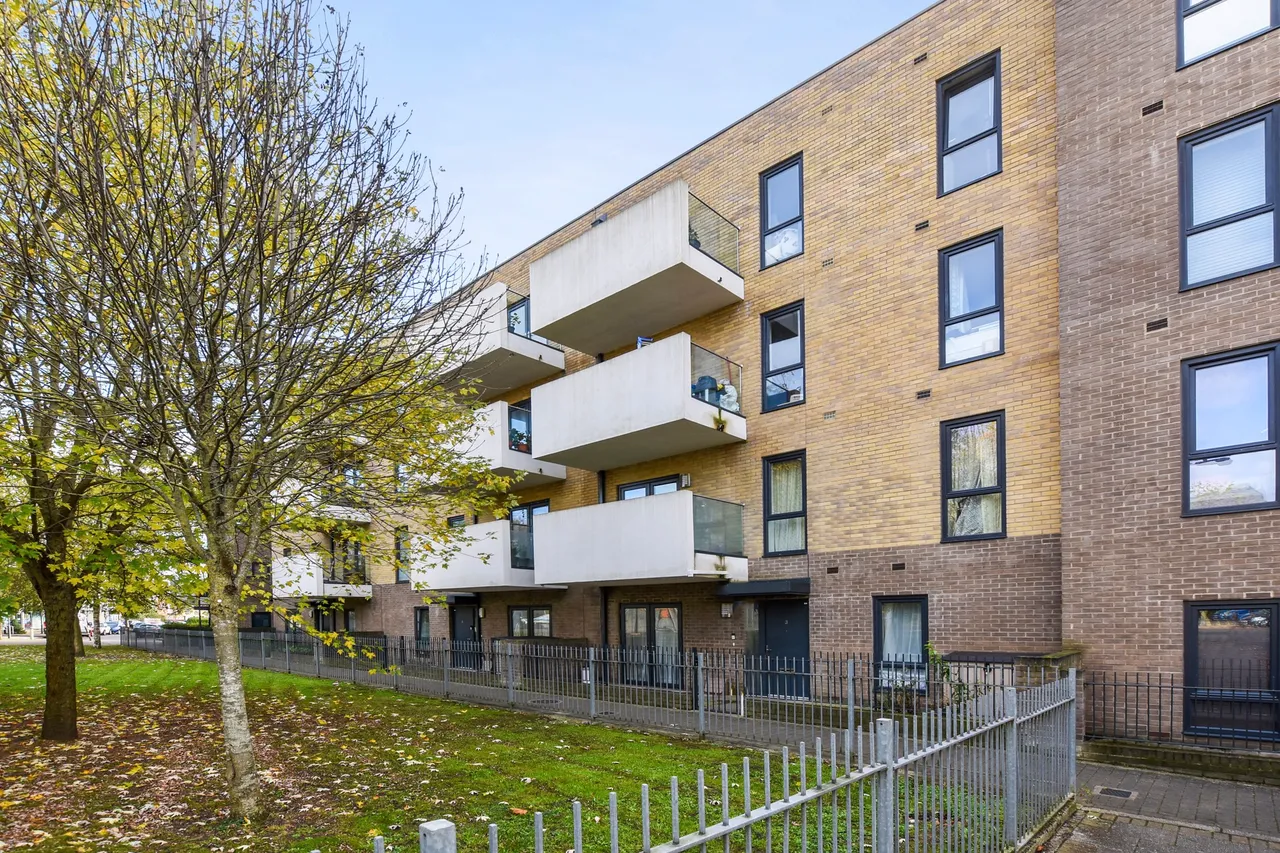 2 bed flat for sale, Tranquil Lane, Harrow, HA2