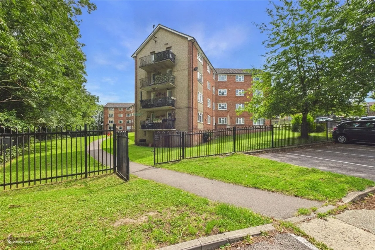2 bed flat to rent, Hunters Hill, Burghfield Common, RG7