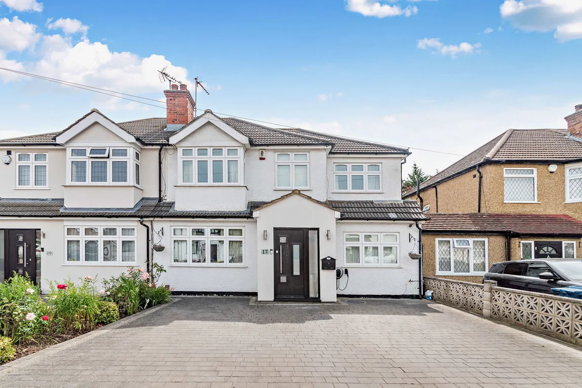4 bed property for sale, Lyndon Avenue, Pinner, HA5