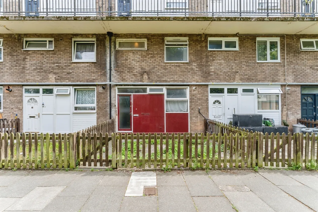 3 bed house for sale — Wellington Place, Chester