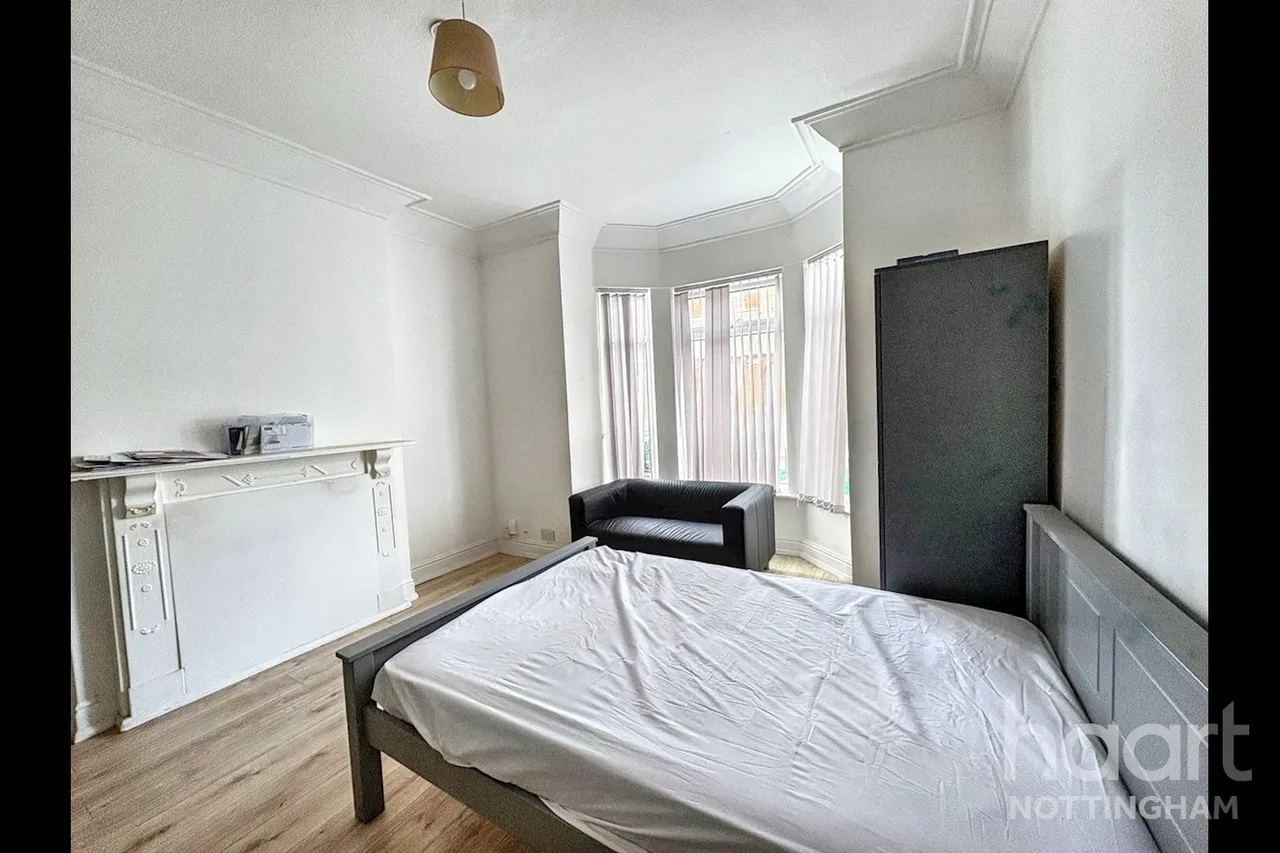 Bobbers Mill Road, Nottingham, NG7, photo 12