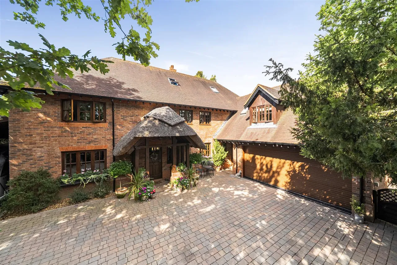 5 bed house for sale — Romyns Court, Fareham