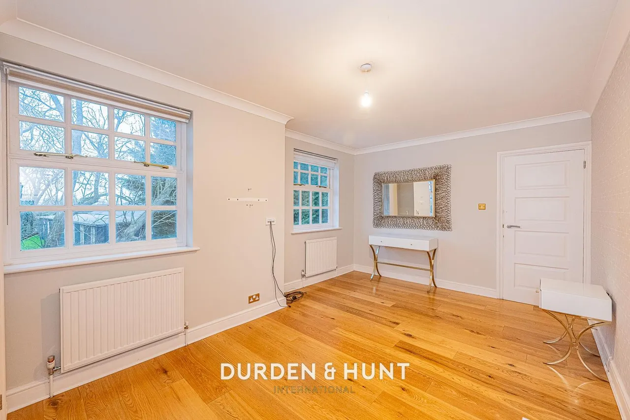 Gainsborough Place, Chigwell, IG7, photo 31