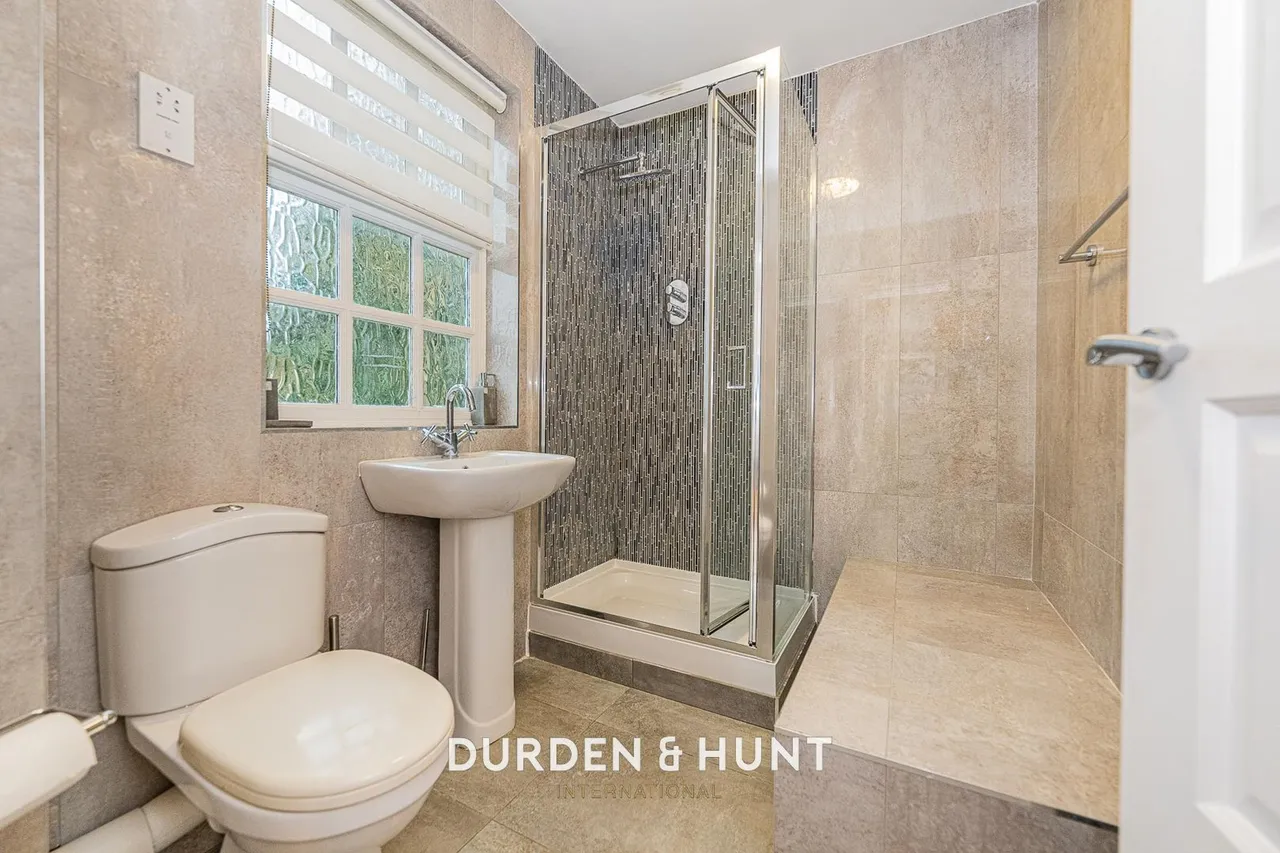 Gainsborough Place, Chigwell, IG7, photo 22