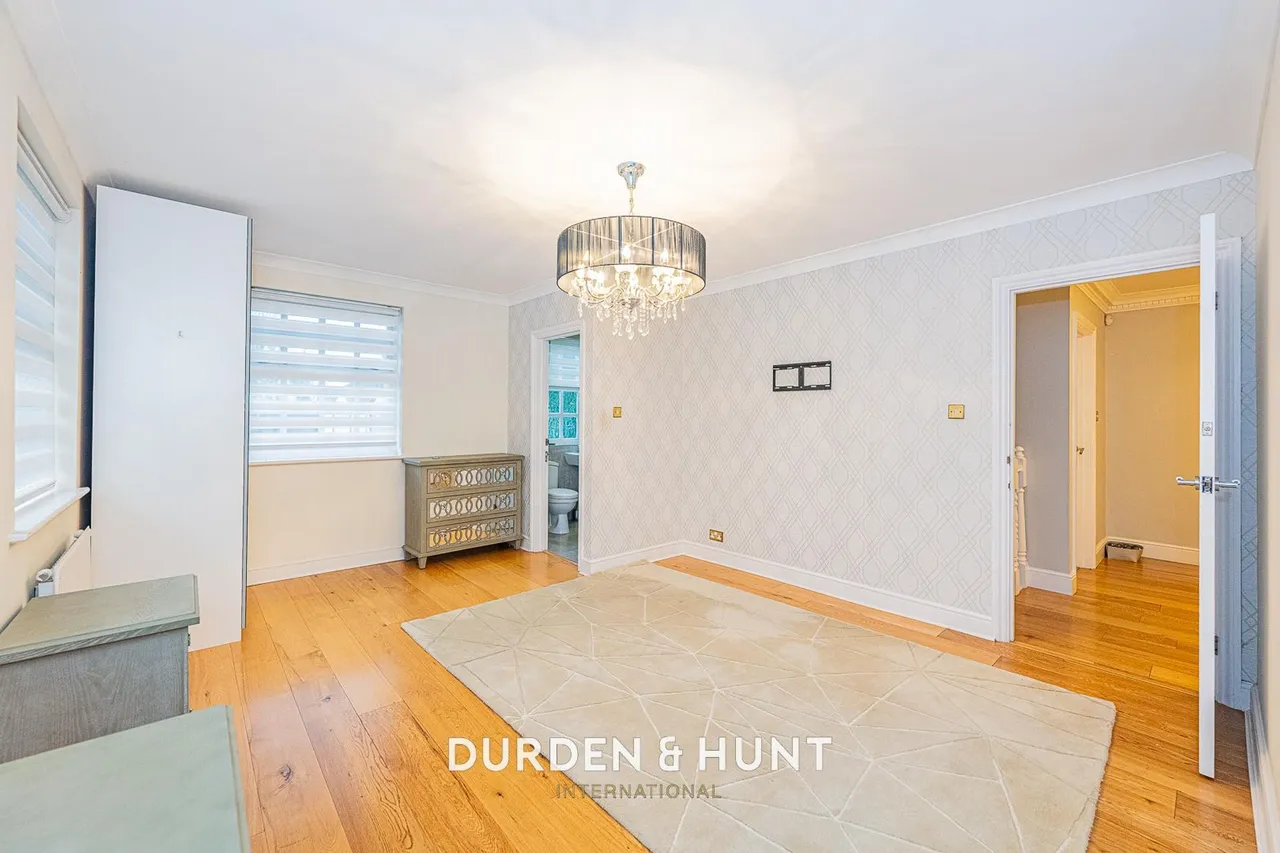 Gainsborough Place, Chigwell, IG7, photo 21