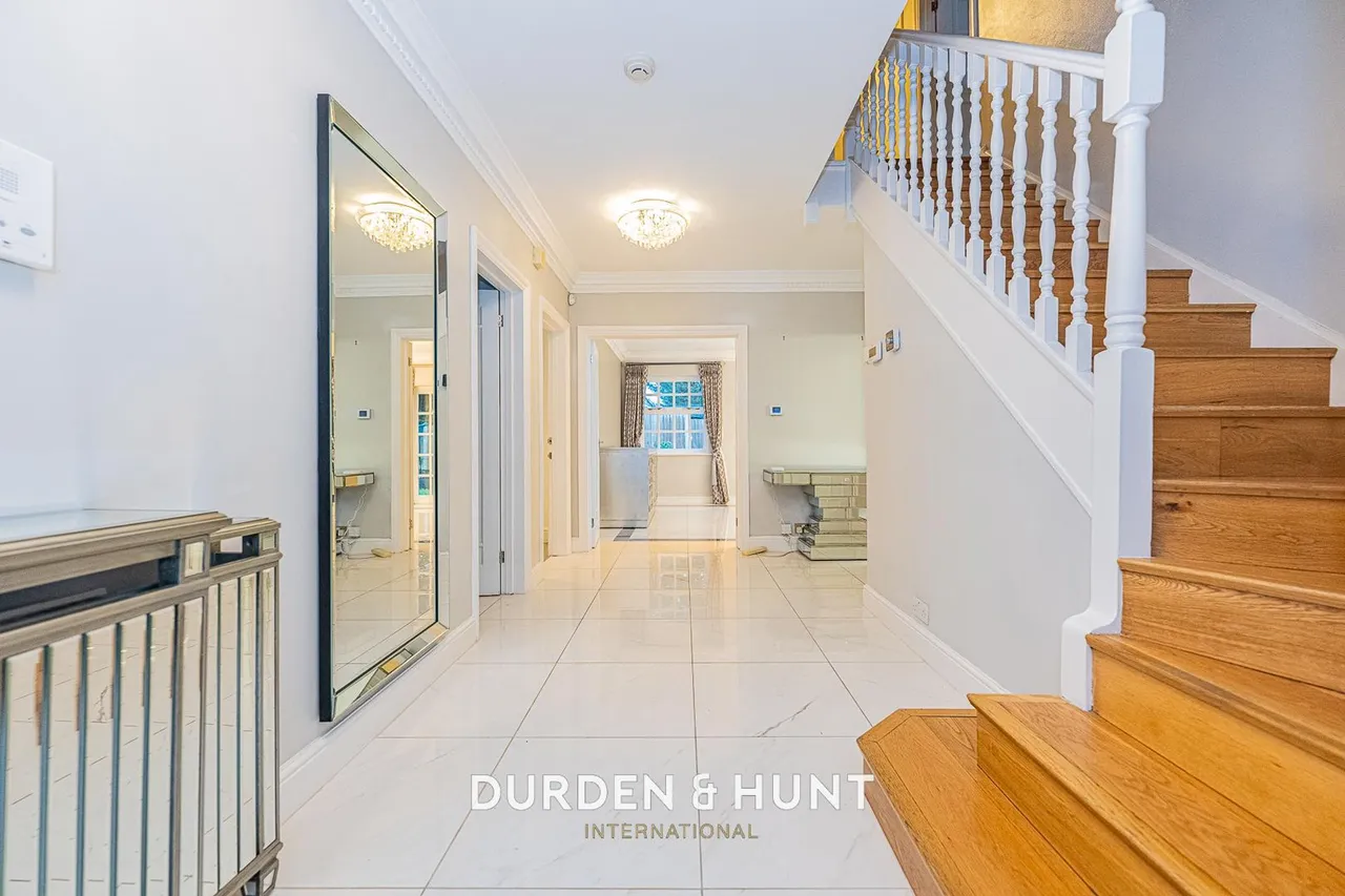 Gainsborough Place, Chigwell, IG7, photo 19