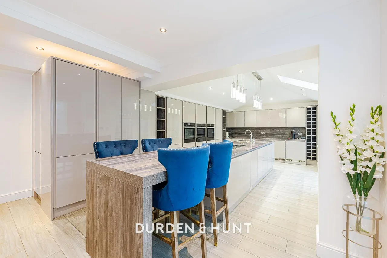 Gainsborough Place, Chigwell, IG7, photo 4