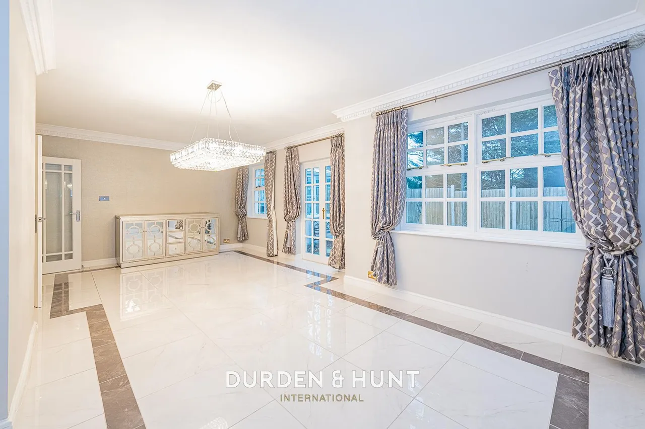 Gainsborough Place, Chigwell, IG7, photo 13