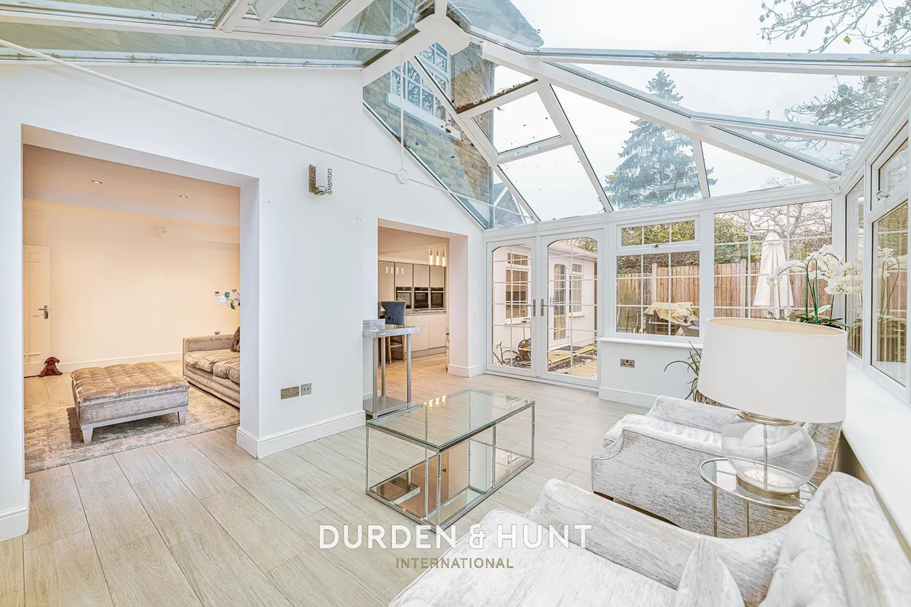 Gainsborough Place, Chigwell, IG7, photo 9