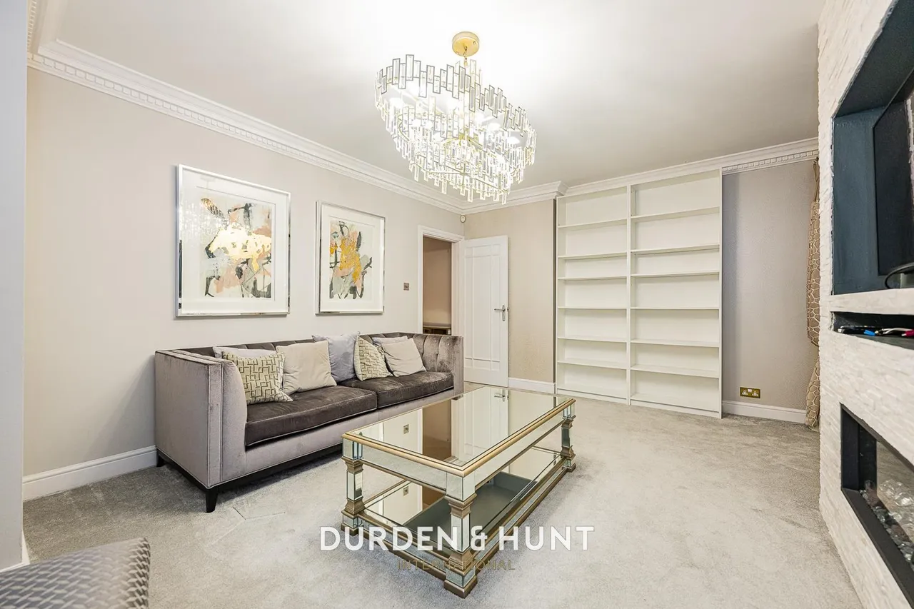 Gainsborough Place, Chigwell, IG7, photo 11