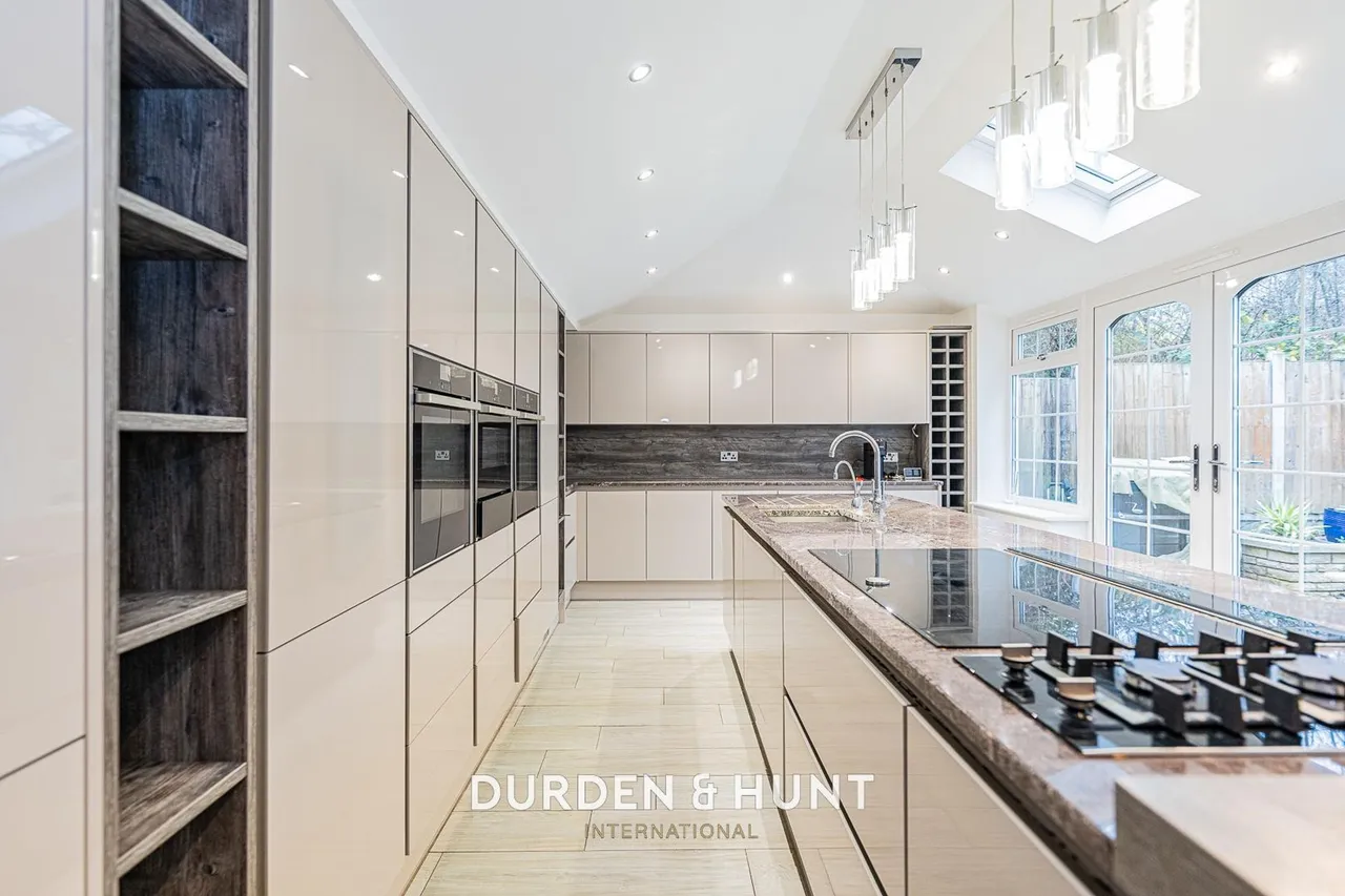 Gainsborough Place, Chigwell, IG7, photo 5
