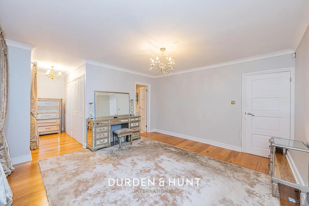 Gainsborough Place, Chigwell, IG7, photo 24