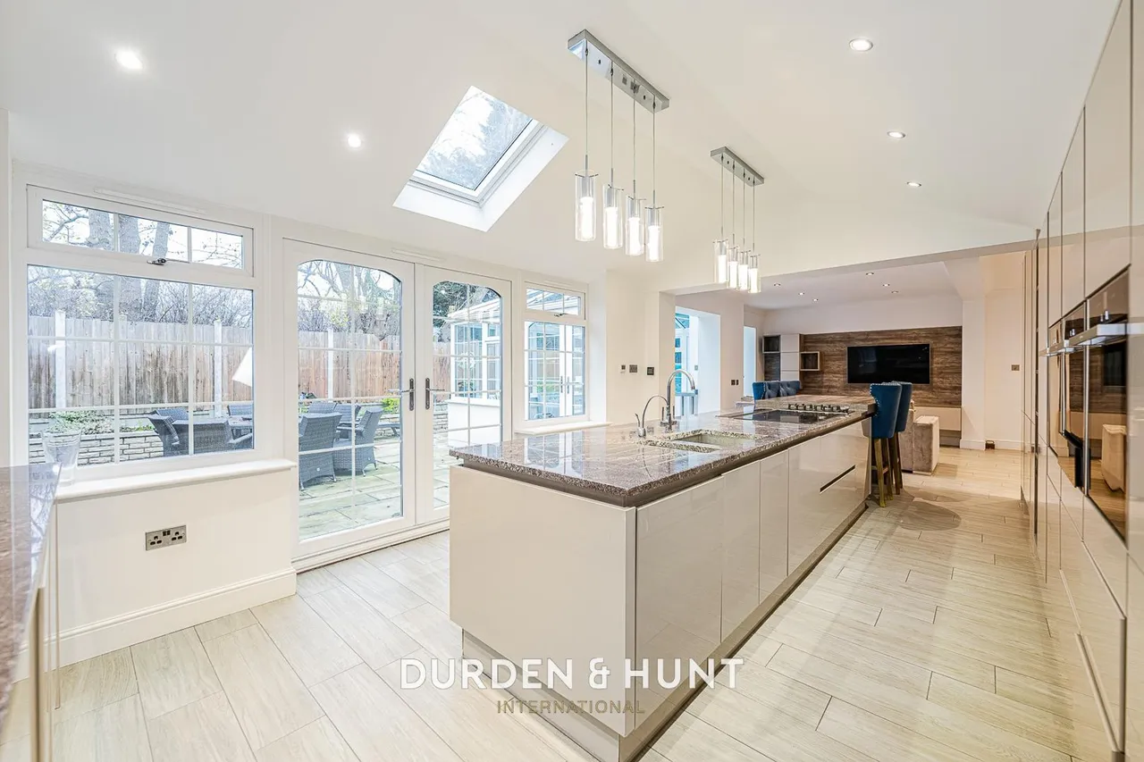Gainsborough Place, Chigwell, IG7, photo 7