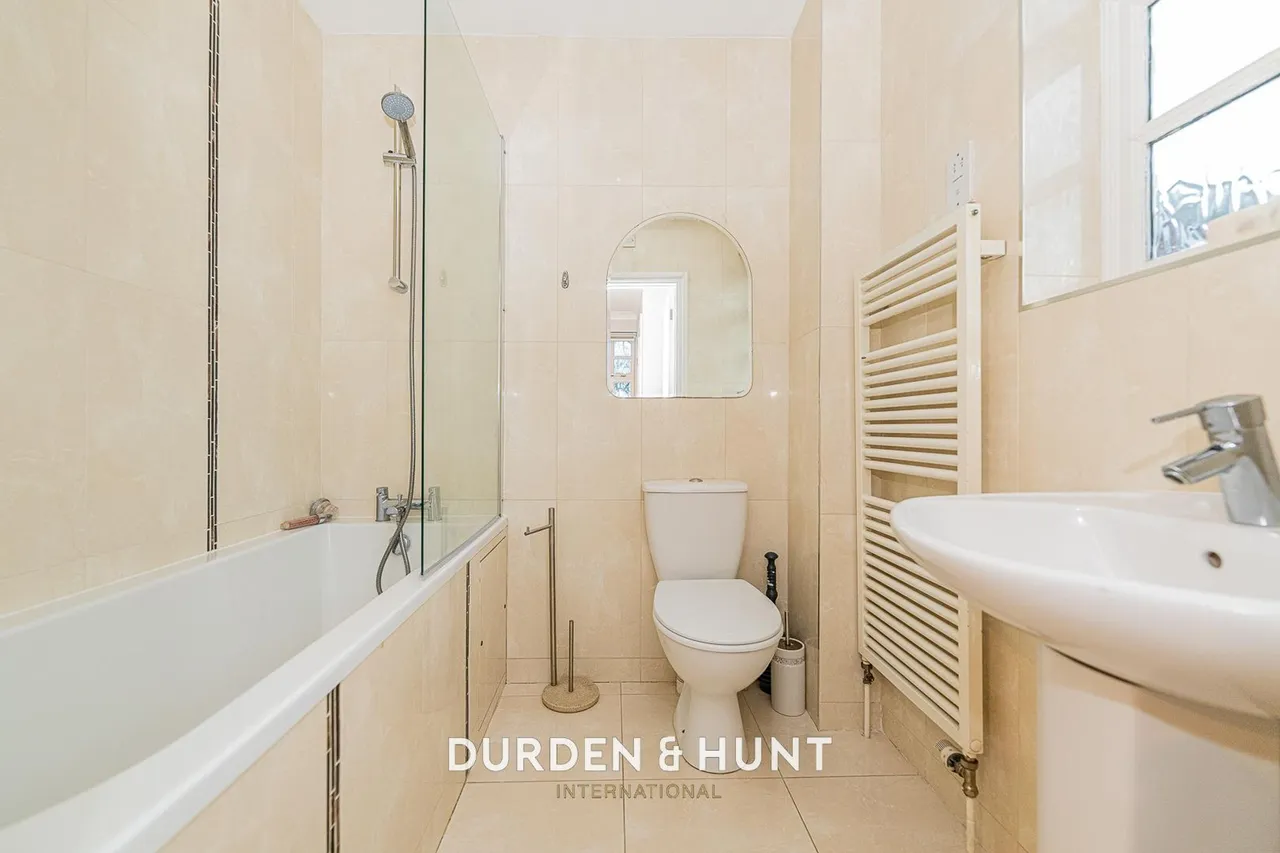 Gainsborough Place, Chigwell, IG7, photo 32