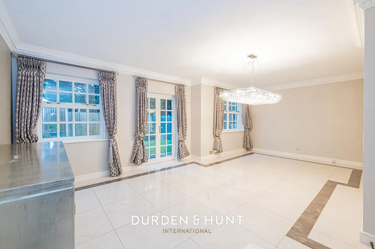 Gainsborough Place, Chigwell, IG7, photo 12