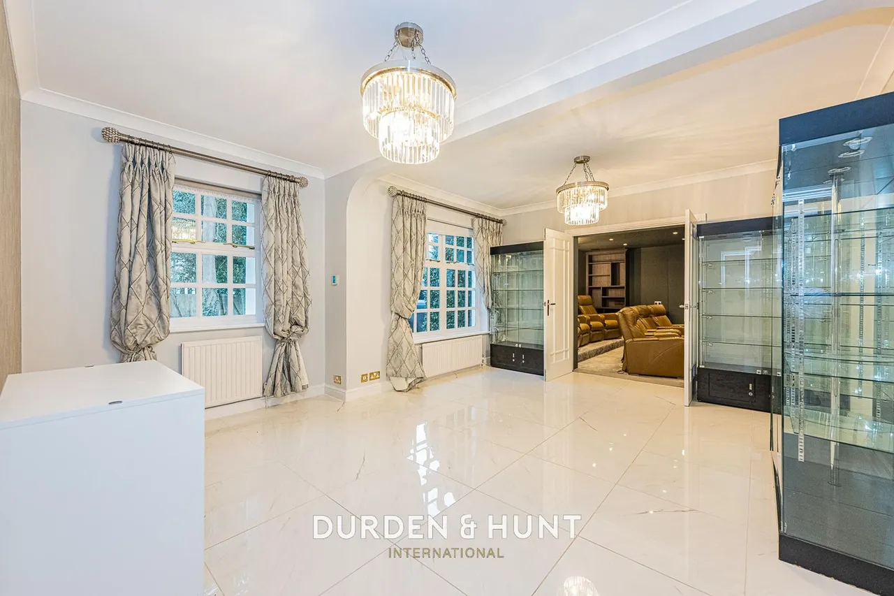 Gainsborough Place, Chigwell, IG7, photo 14