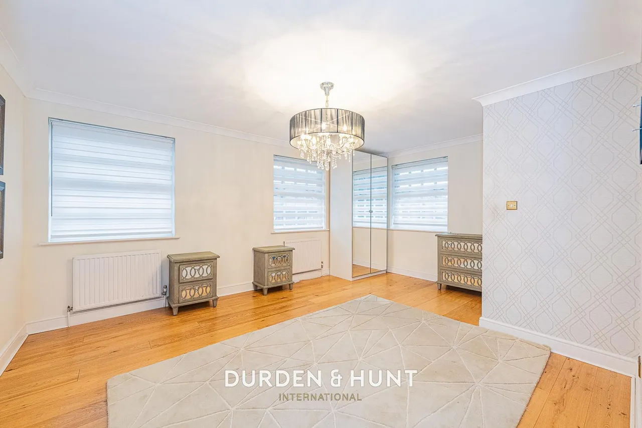 Gainsborough Place, Chigwell, IG7, photo 20
