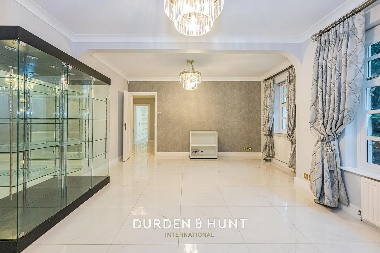 Gainsborough Place, Chigwell, IG7, photo 15