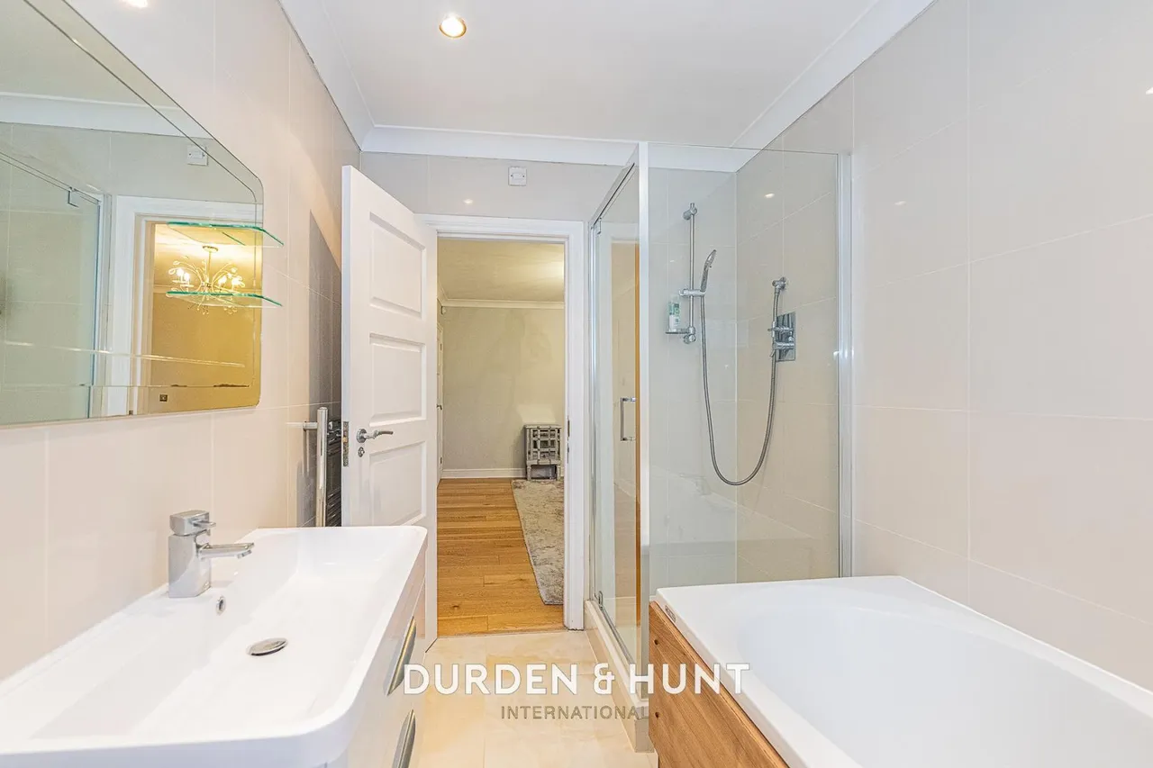 Gainsborough Place, Chigwell, IG7, photo 27