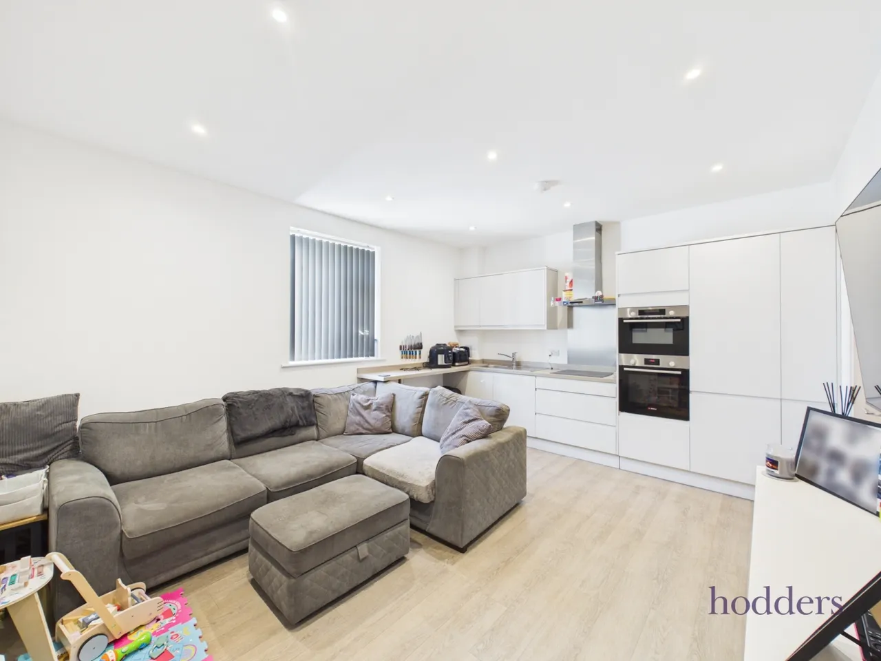 Guildford Road, Chertsey, KT16, photo 2