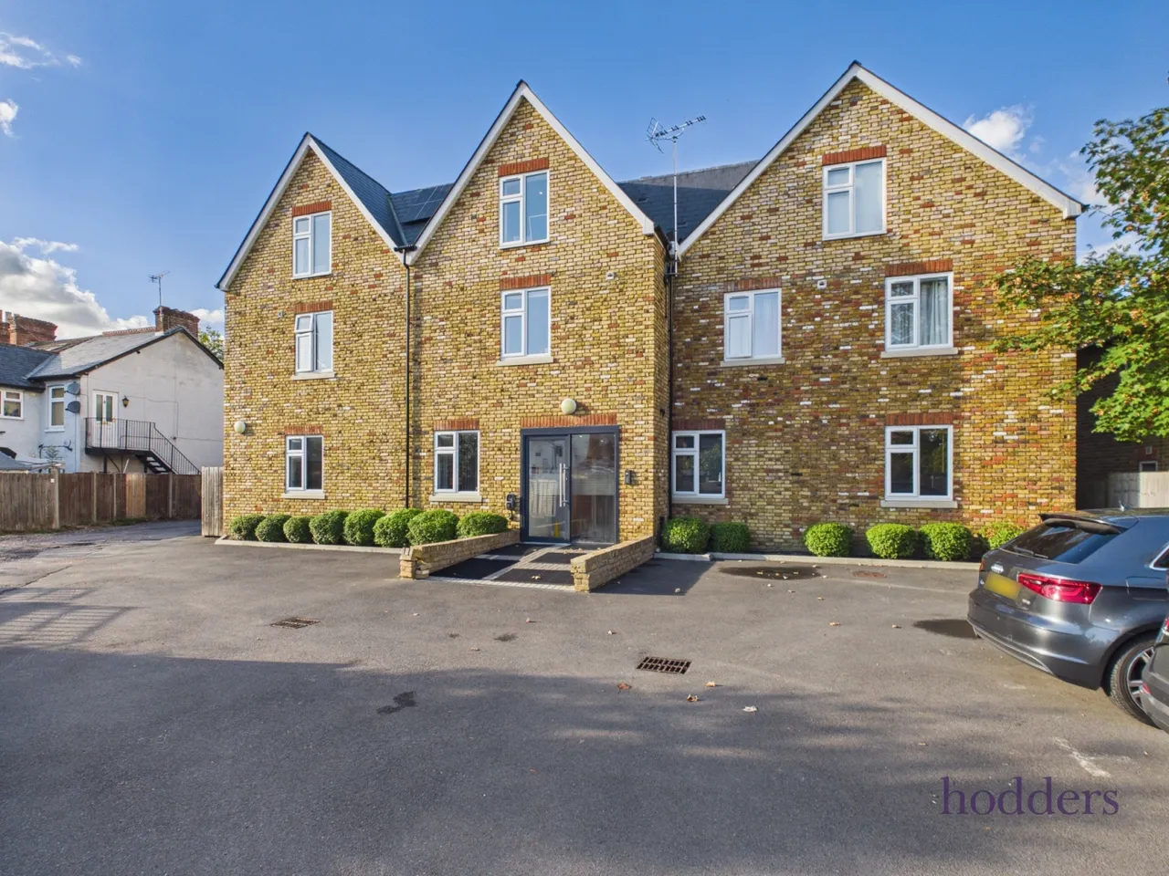 2 bed flat for sale, Guildford Road, Chertsey, KT16