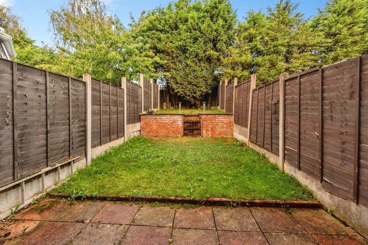 Julie Croft, Bilston, WV14, photo 13