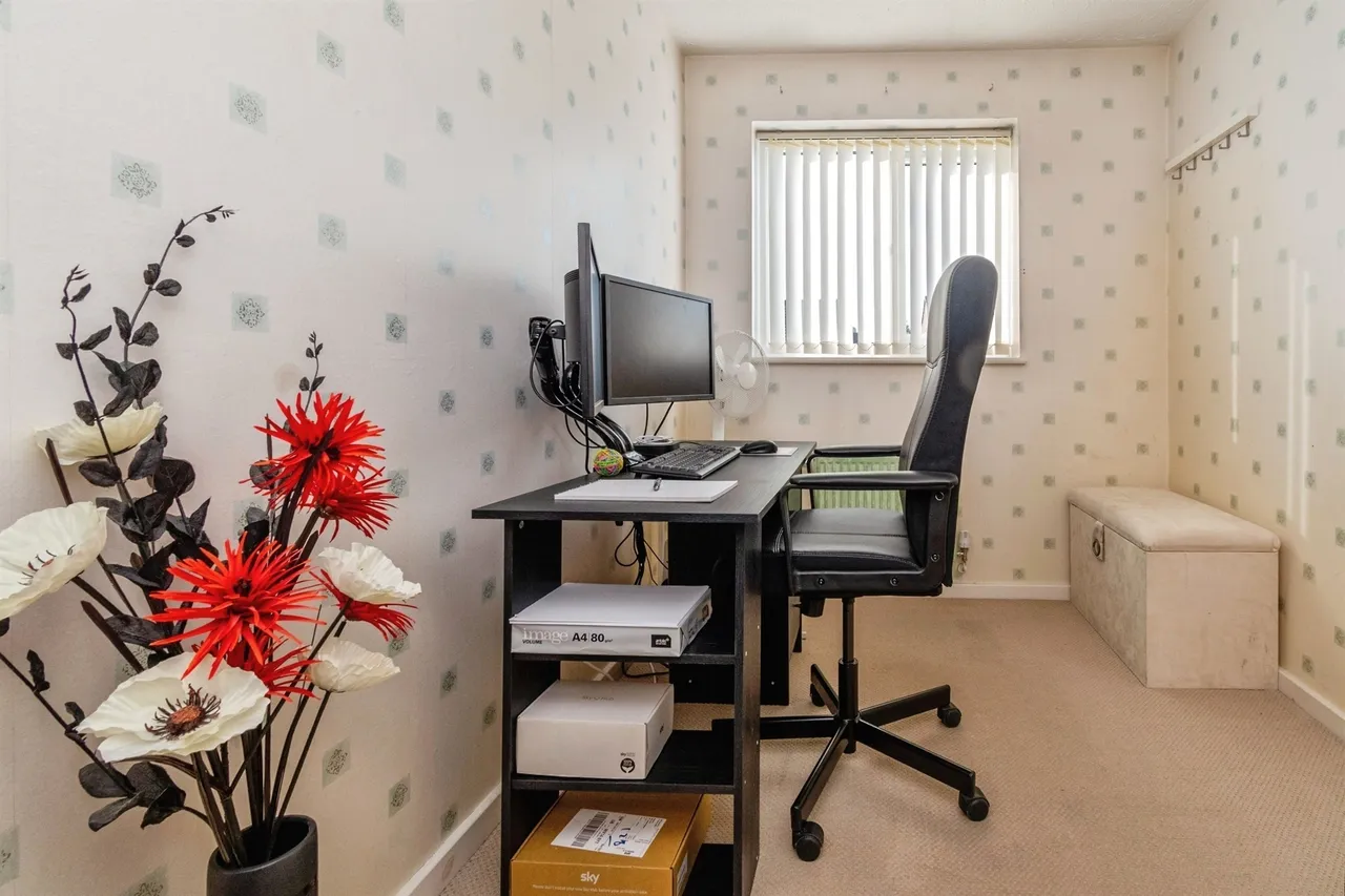 Julie Croft, Bilston, WV14, photo 9