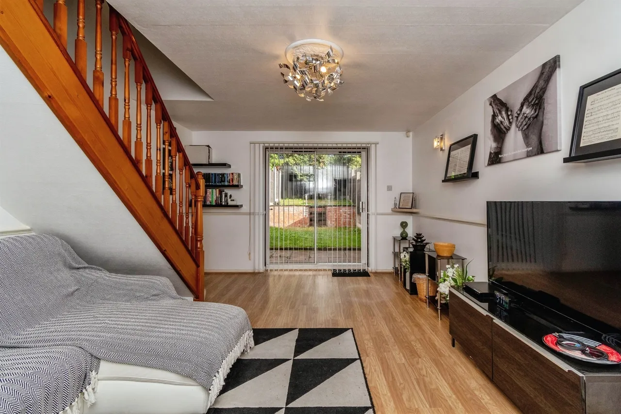 Julie Croft, Bilston, WV14, photo 5