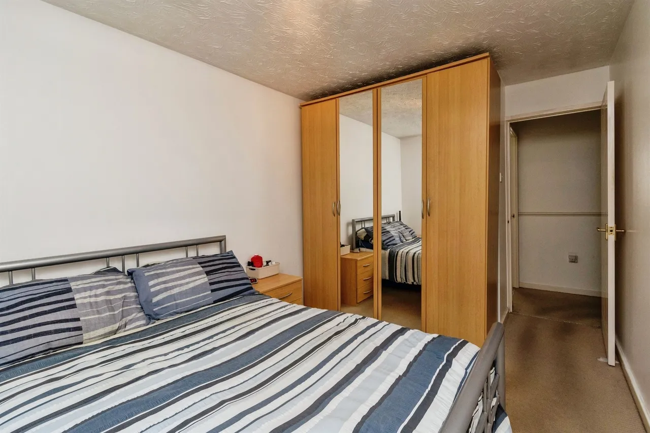 Julie Croft, Bilston, WV14, photo 7