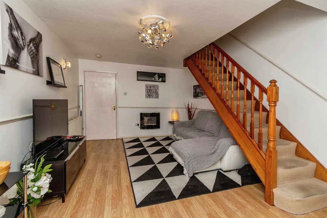 Julie Croft, Bilston, WV14, photo 4