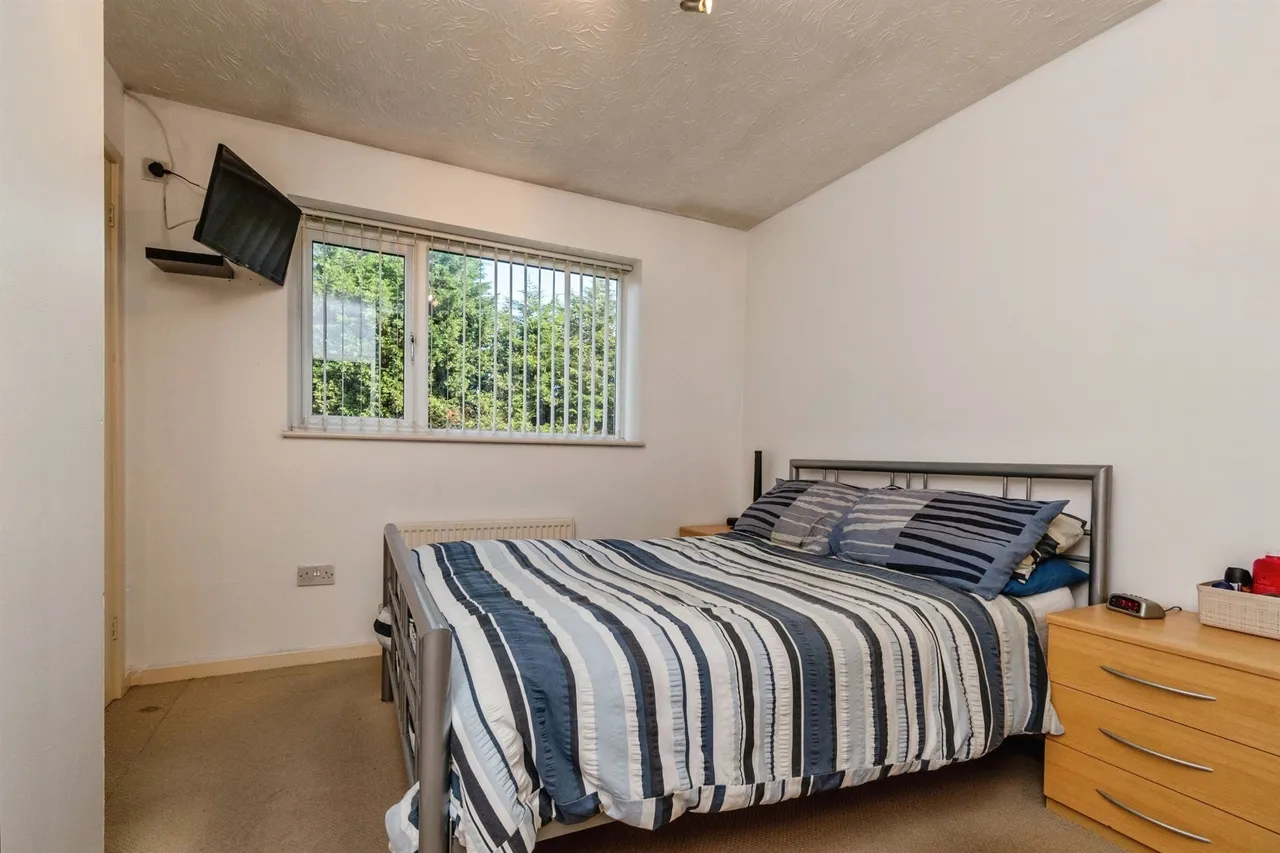 Julie Croft, Bilston, WV14, photo 6