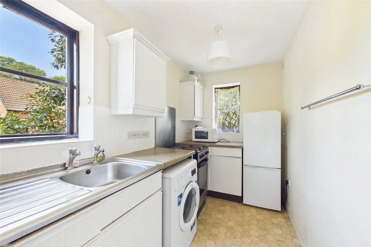 Bluebell Rise, Lightwater, GU18, photo 4