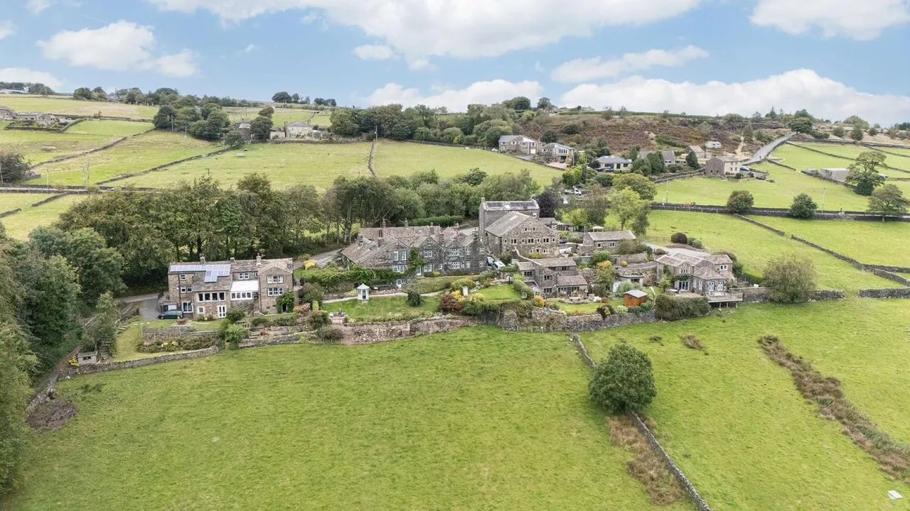 Swift Place, Ripponden, HX6, photo 49