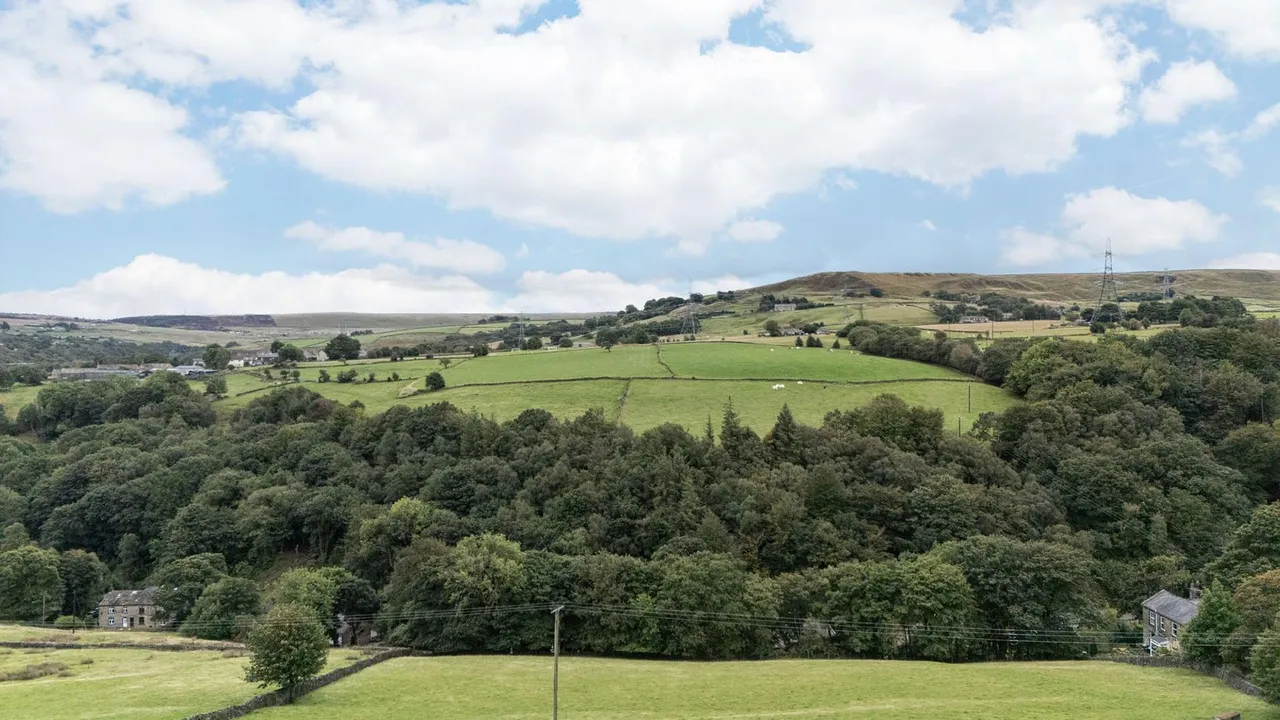 Swift Place, Ripponden, HX6, photo 45