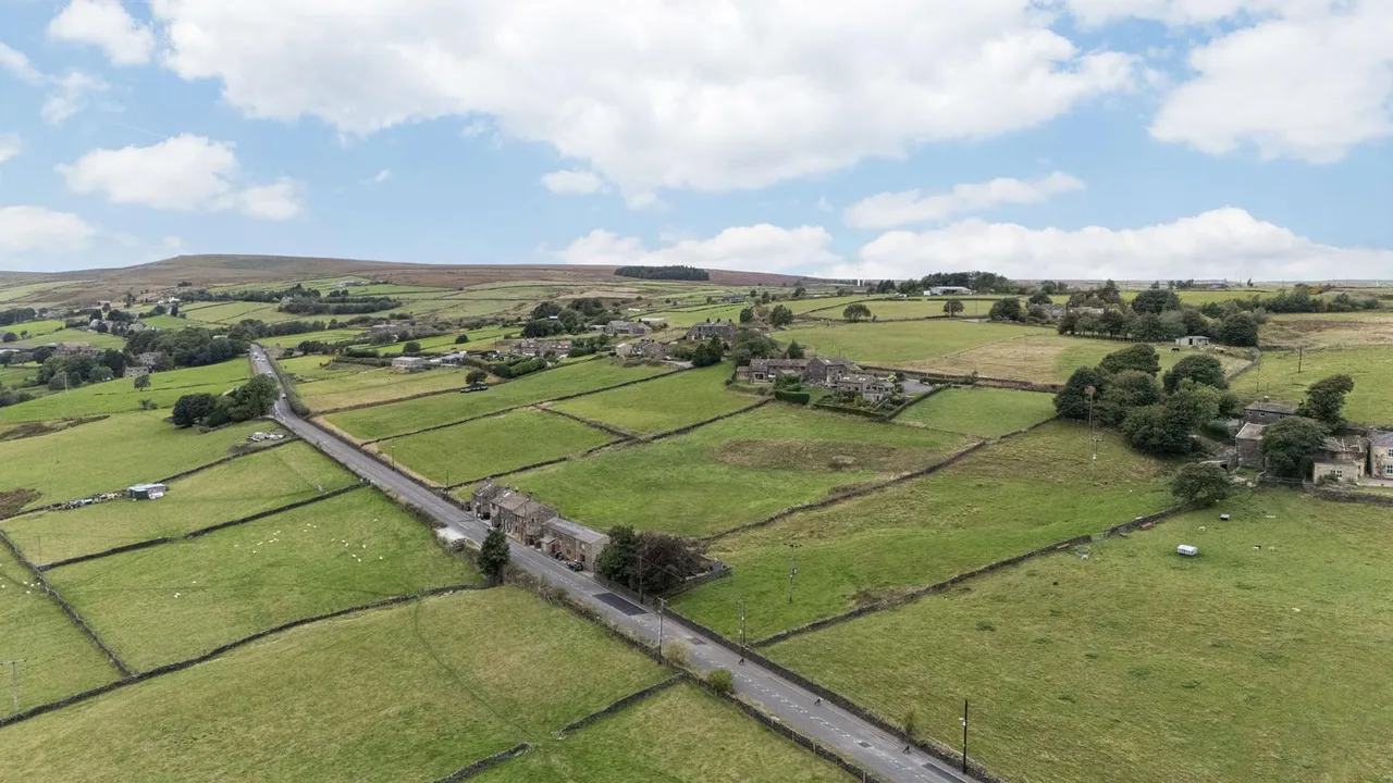 Swift Place, Ripponden, HX6, photo 46