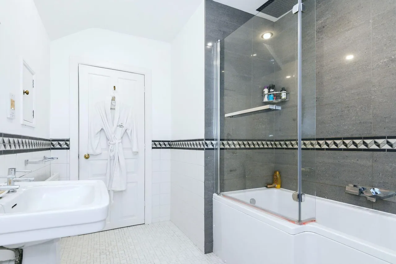Swift Place, Ripponden, HX6, photo 36
