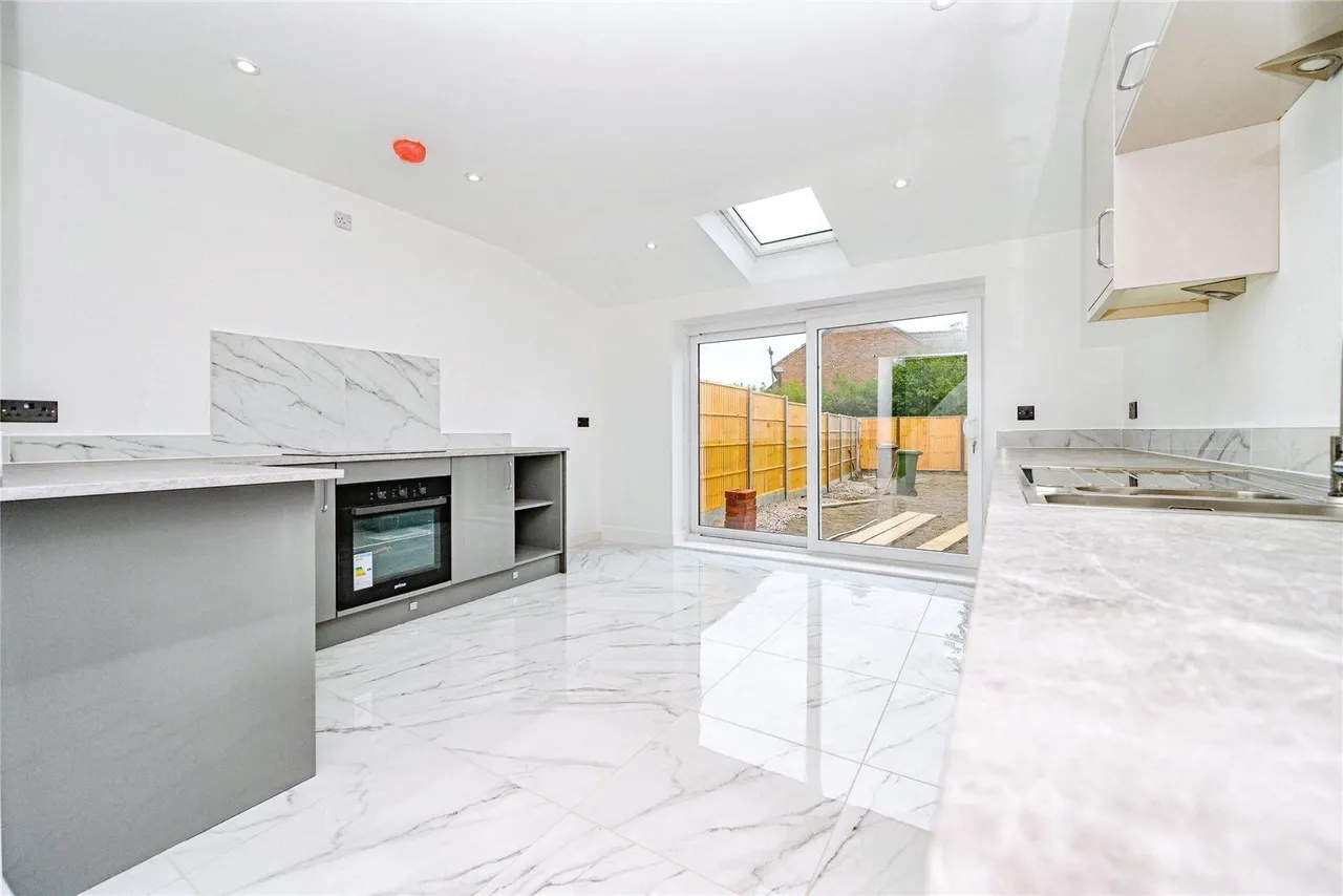 Blackthorn Drive, Luton, LU2, photo 9