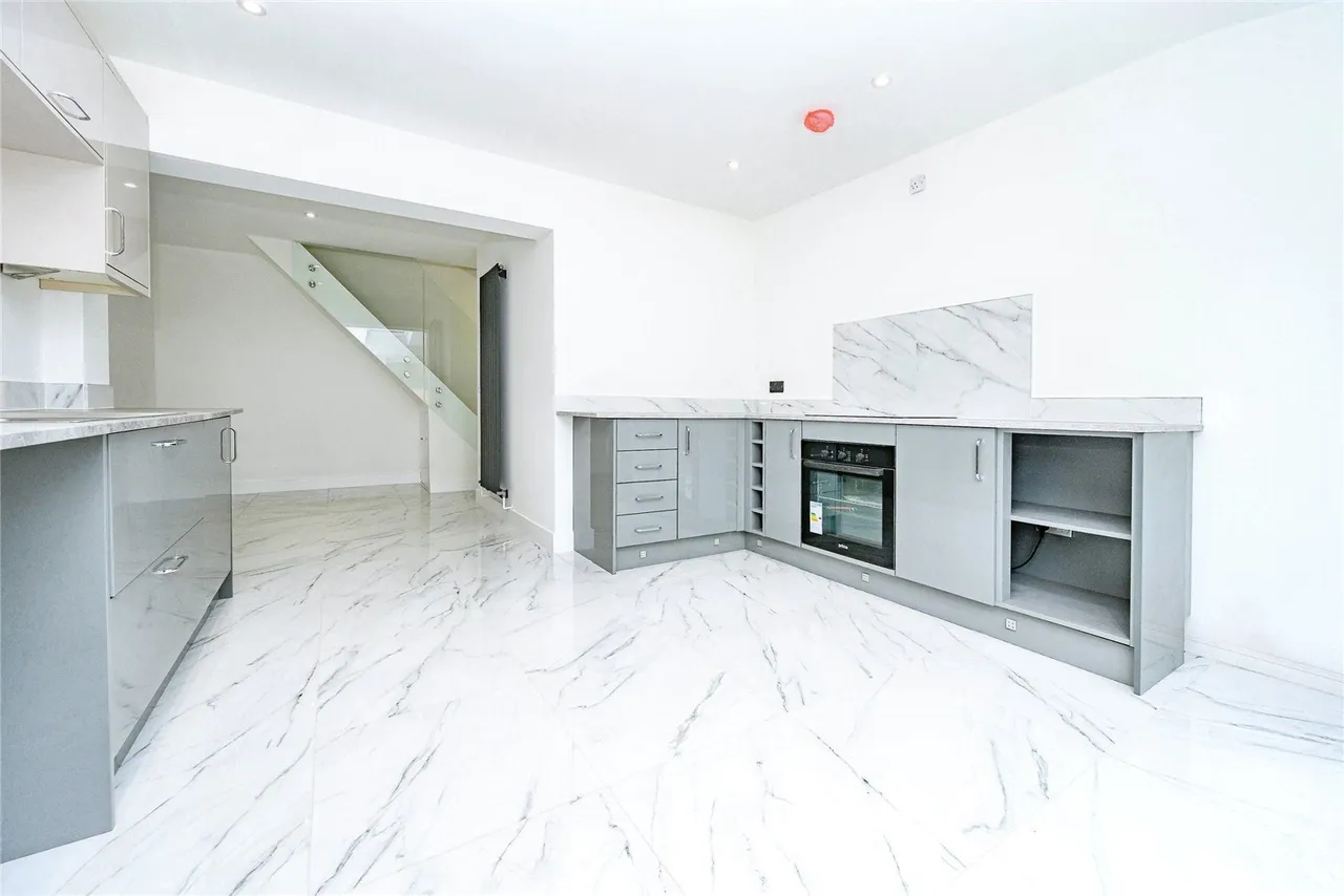 Blackthorn Drive, Luton, LU2, photo 11