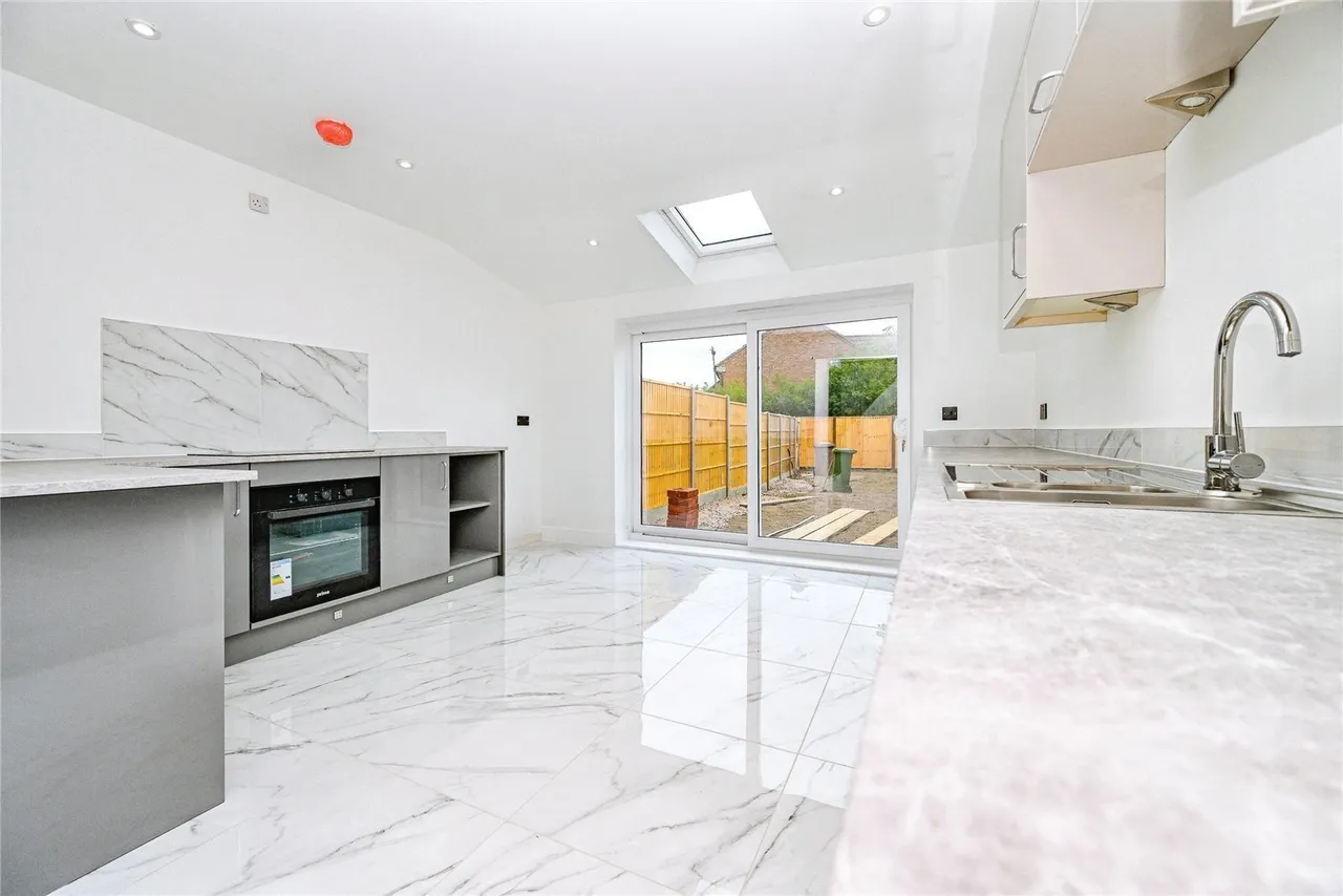 Blackthorn Drive, Luton, LU2, photo 8