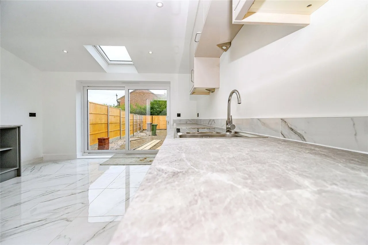 Blackthorn Drive, Luton, LU2, photo 7