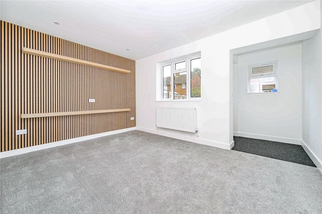 Blackthorn Drive, Luton, LU2, photo 3